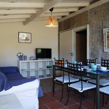 Casa De Andraes Camelias Marco de Canavezes