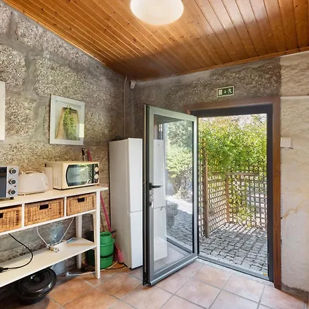 Hébergement de vacances Casa De Andrães Camélias *