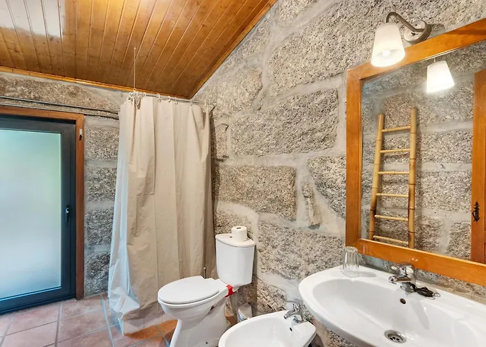 Hébergement de vacances Casa De Andrães Camélias *