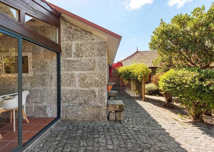 Hébergement de vacances Casa De Andrães Camélias Marco de Canavezes