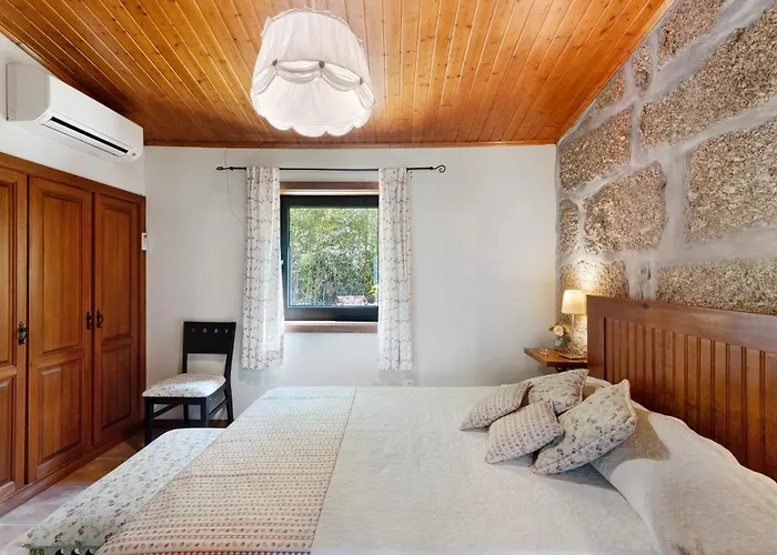 Hébergement de vacances Casa De Andrães Camélias