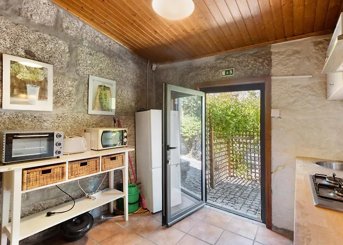 Hébergement de vacances Casa De Andrães Camélias *