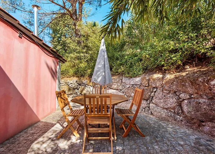 Hébergement de vacances Casa De Andrães Camélias